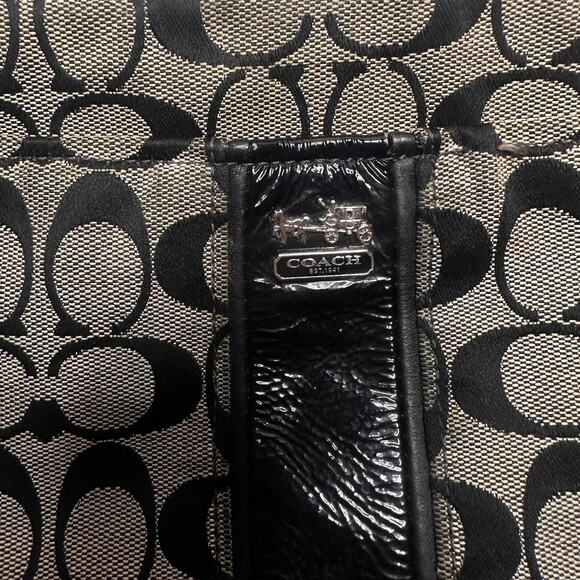Coach CrossBody Print Black Has Pocket In the Front Zipper Closure - Picture 3 of 5